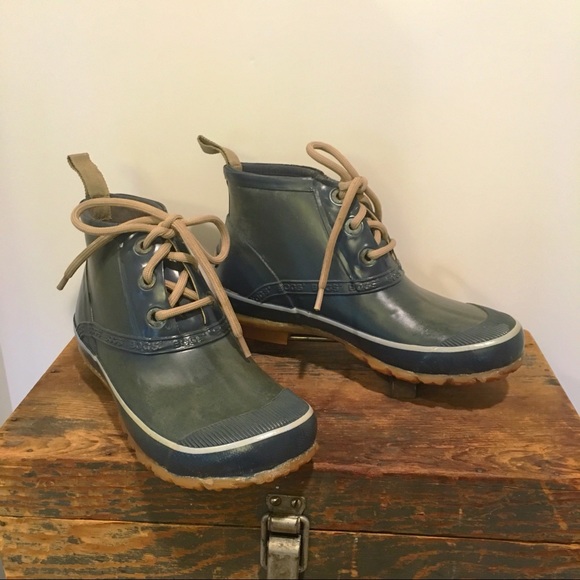bogs lace up boots